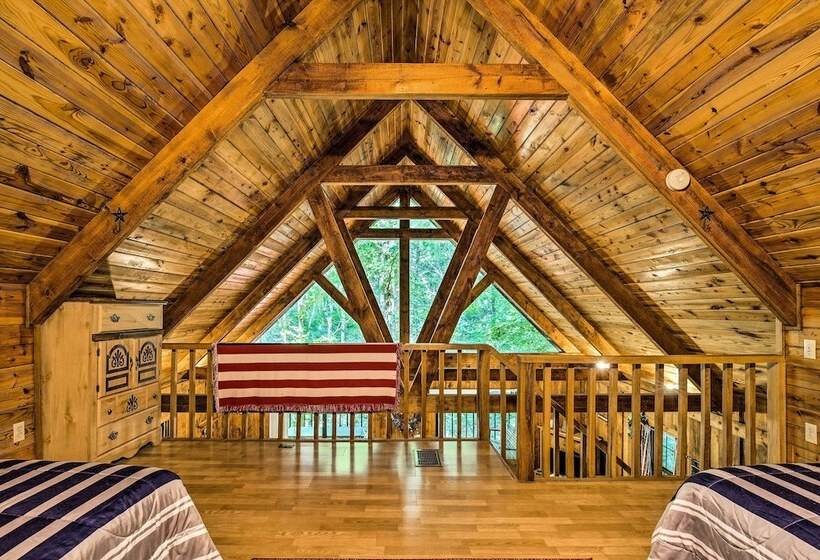 Tellico Plains Cabin   25 Acres, Backyard Creek!