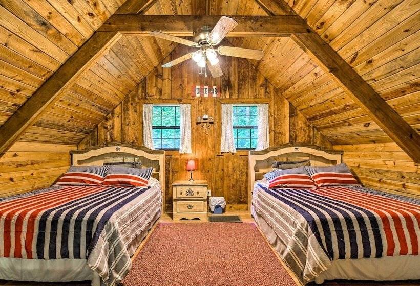 Tellico Plains Cabin   25 Acres, Backyard Creek!