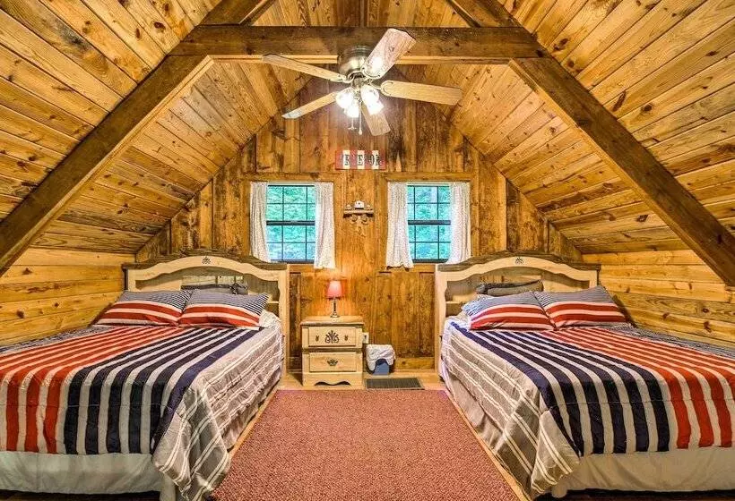 Tellico Plains Cabin   25 Acres, Backyard Creek!