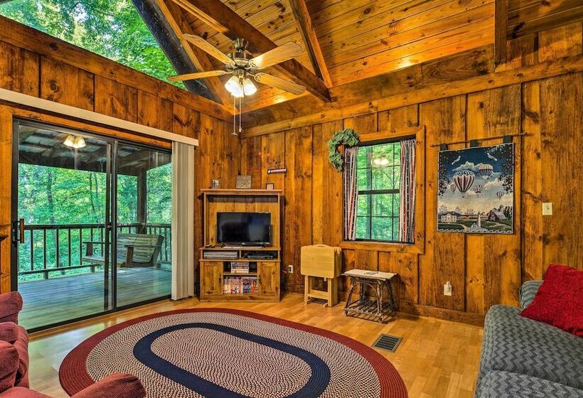 Tellico Plains Cabin 25 Acres, Backyard Creek!