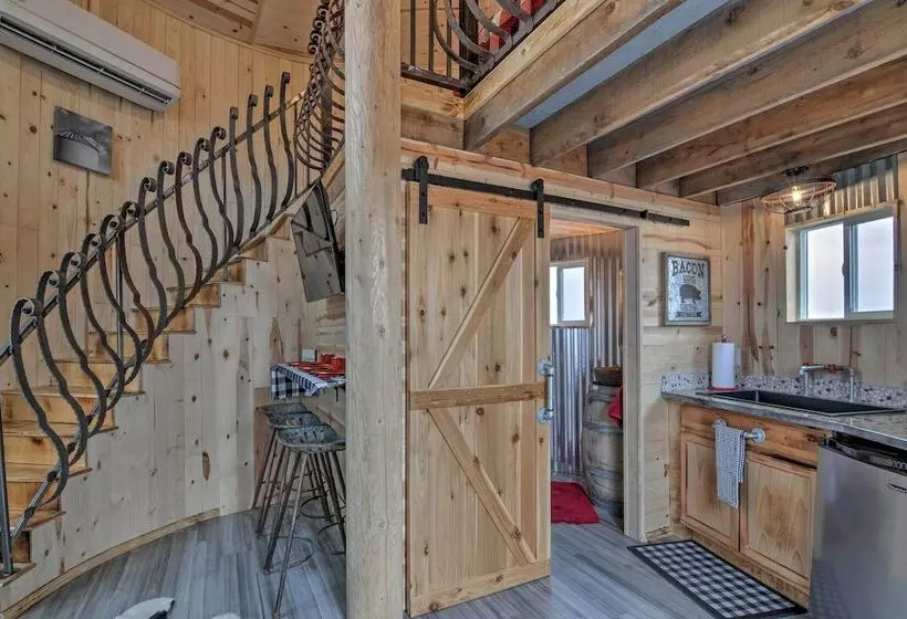 Unique Utah Tin Cabin W/ Mountain Views!