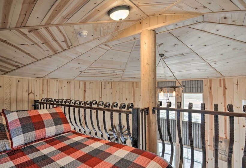 Unique Utah Tin Cabin W/ Mountain Views!