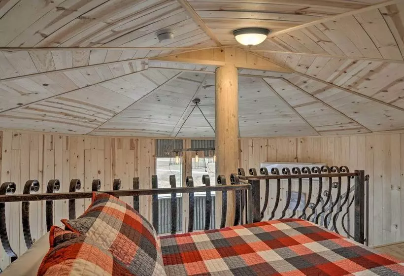 Unique Utah Tin Cabin W/ Mountain Views!