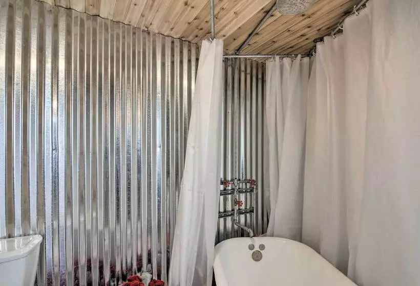 Unique Utah Tin Cabin W/ Mountain Views!