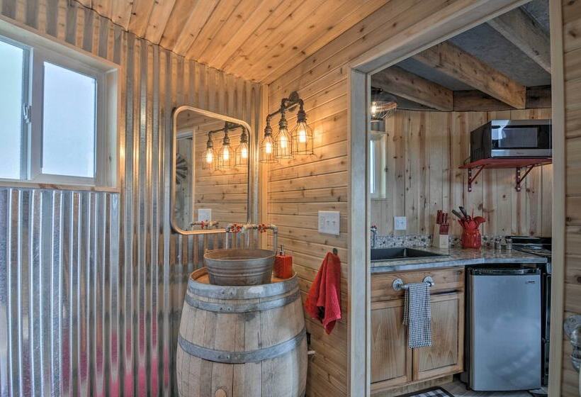 Unique Utah Tin Cabin W/ Mountain Views!