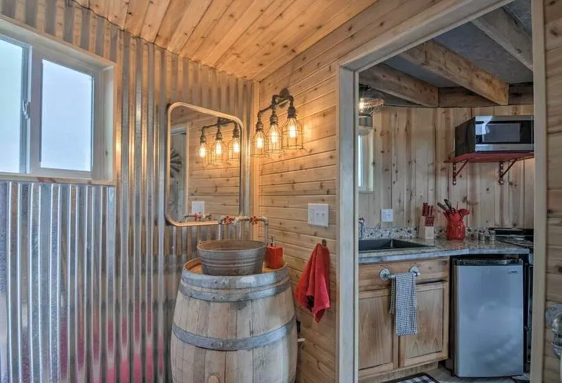 Unique Utah Tin Cabin W/ Mountain Views!