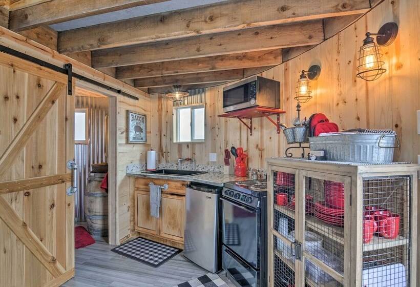 Unique Utah Tin Cabin W/ Mountain Views!