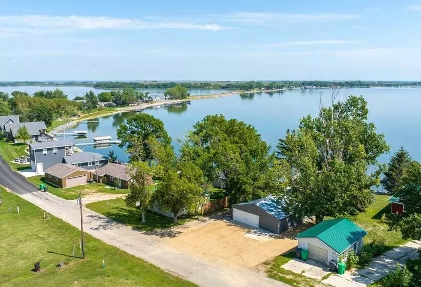 Lakefront Cabin W/ Hot Tub & Patio In Lake Norden