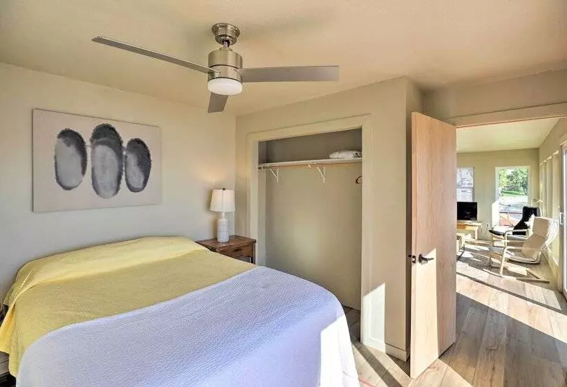 Lakefront Cabin W/ Hot Tub & Patio In Lake Norden