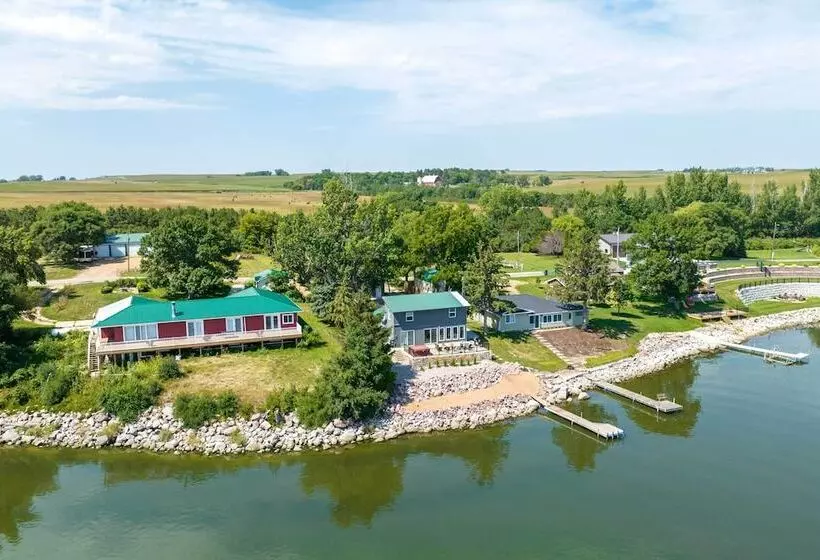 Lakefront Cabin W/ Hot Tub & Patio In Lake Norden