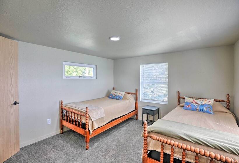 Lakefront Cabin W/ Hot Tub & Patio In Lake Norden