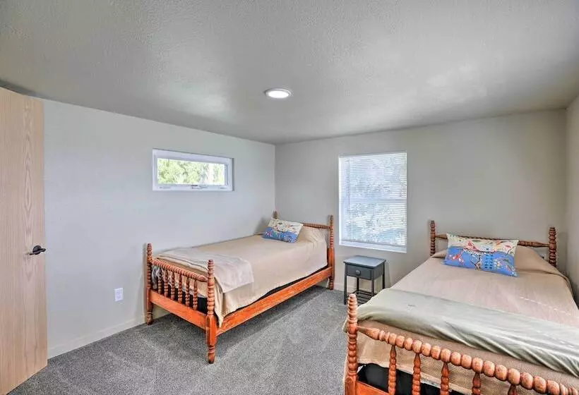 Lakefront Cabin W/ Hot Tub & Patio In Lake Norden