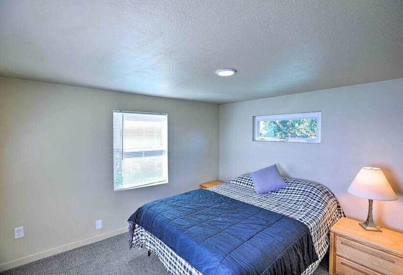 Lakefront Cabin W/ Hot Tub & Patio In Lake Norden