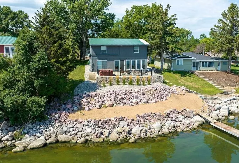Lakefront Cabin W/ Hot Tub & Patio In Lake Norden