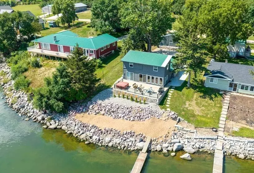 Lakefront Cabin W/ Hot Tub & Patio In Lake Norden