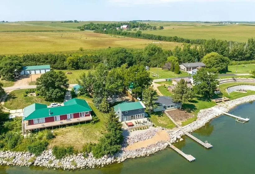 Lakefront Cabin W/ Hot Tub & Patio In Lake Norden