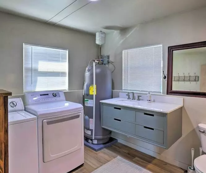 Lakefront Cabin W/ Hot Tub & Patio In Lake Norden