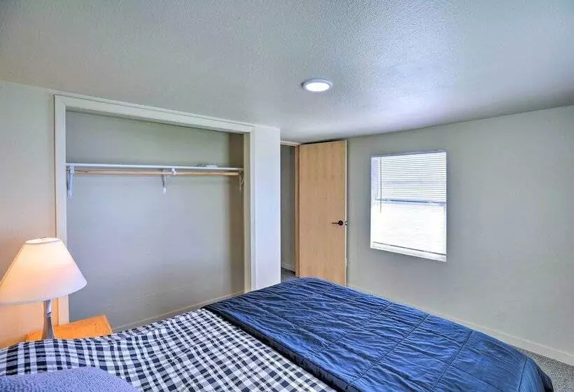 Lakefront Cabin W/ Hot Tub & Patio In Lake Norden