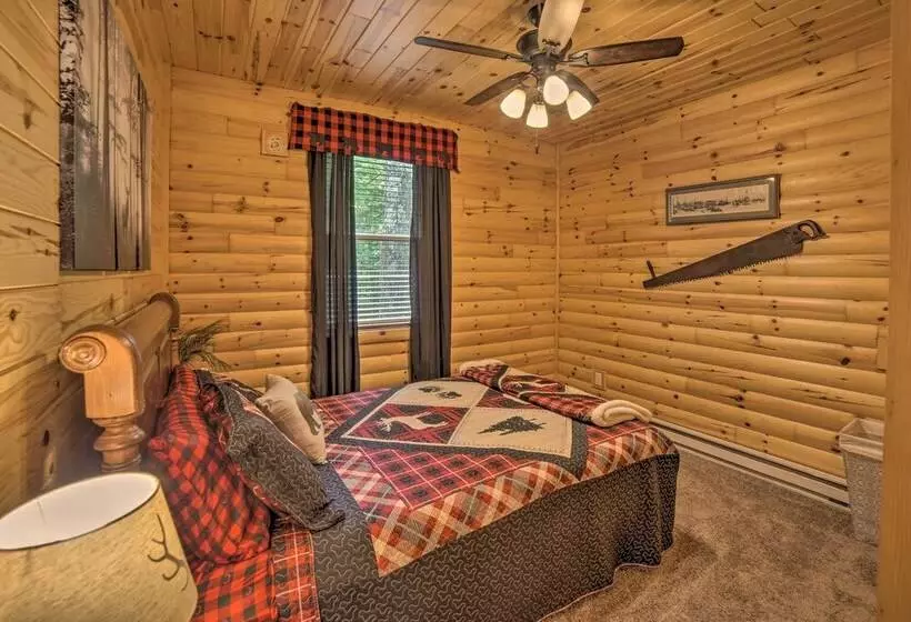 Updated Manistique Log Cabin, Yard & Fire Pit