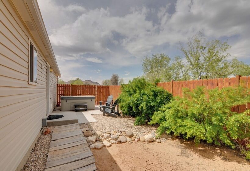 Utah Retreat Hot Tub, Deck & Near National Parks