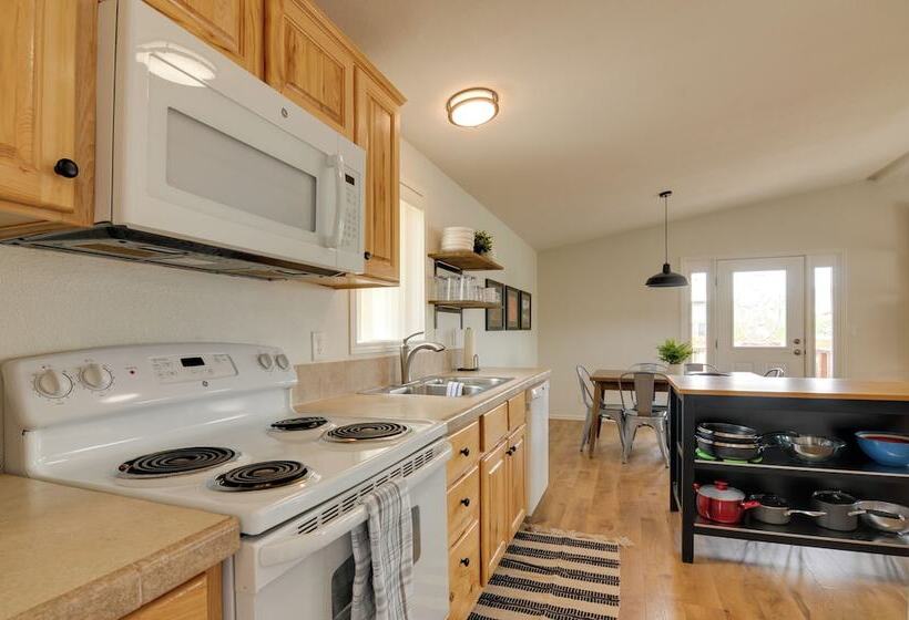 Utah Retreat Hot Tub, Deck & Near National Parks