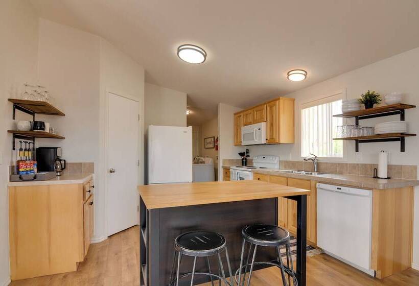 Utah Retreat Hot Tub, Deck & Near National Parks