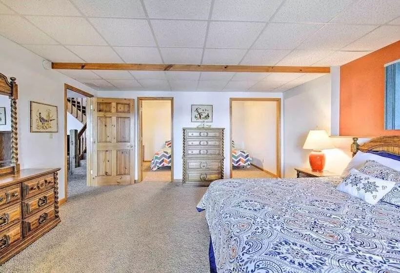 Waterfront Lake Tomahawk Cabin W/ Game Room!