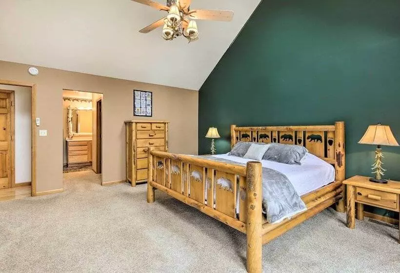 Waterfront Lake Tomahawk Cabin W/ Game Room!