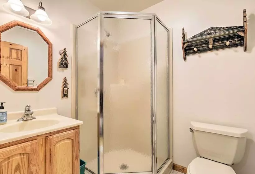 Waterfront Lake Tomahawk Cabin W/ Game Room!