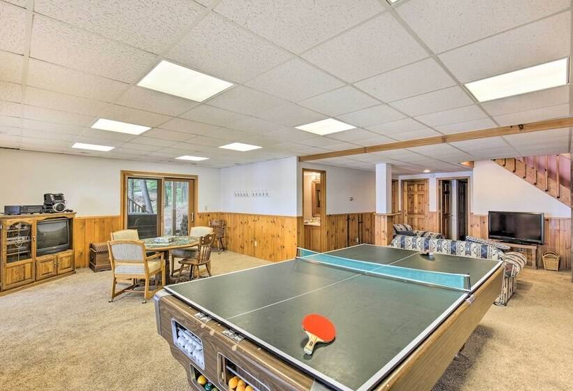 Waterfront Lake Tomahawk Cabin W/ Game Room!
