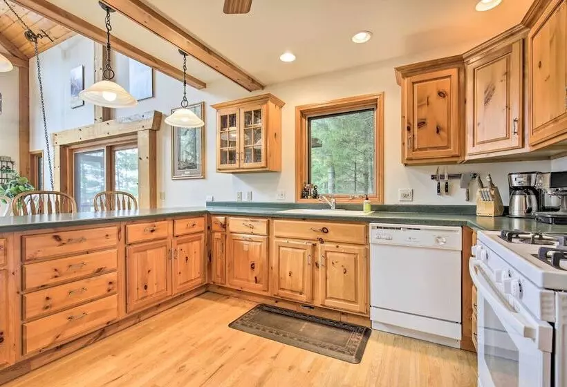 Waterfront Lake Tomahawk Cabin W/ Game Room!