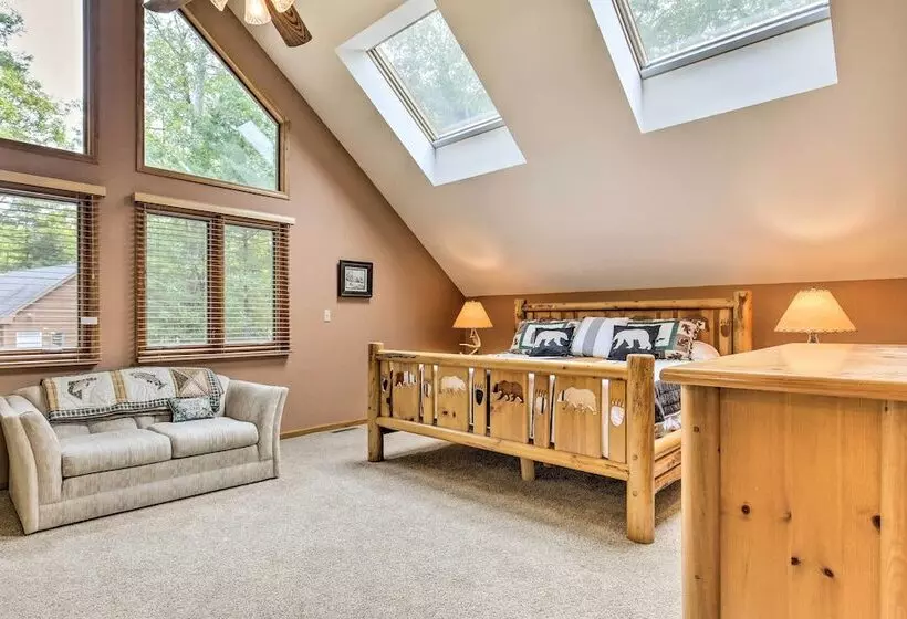 Waterfront Lake Tomahawk Cabin W/ Game Room!