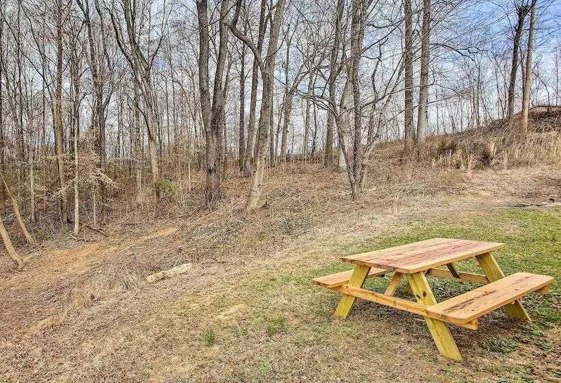 Welcoming Byrdstown Home: Walk To Main St!