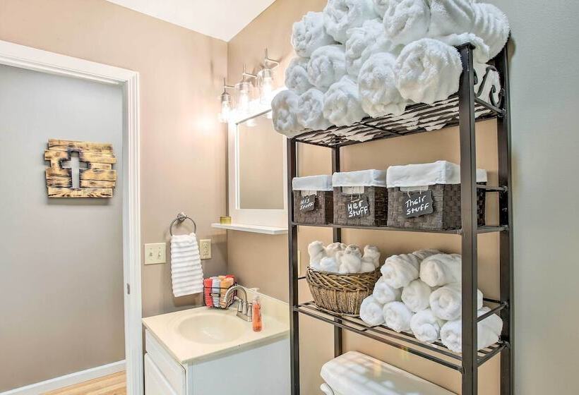 Welcoming Byrdstown Home: Walk To Main St!