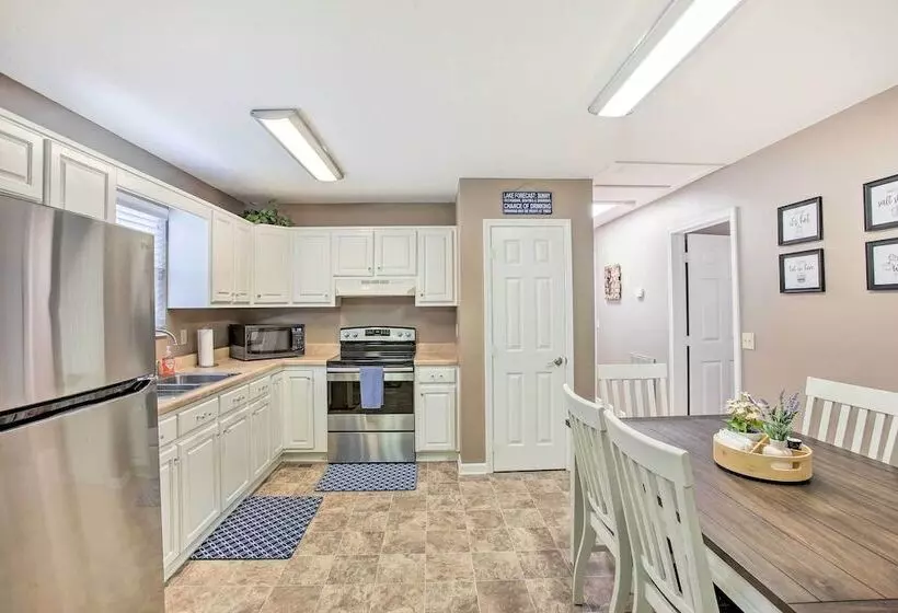 Welcoming Byrdstown Home: Walk To Main St!
