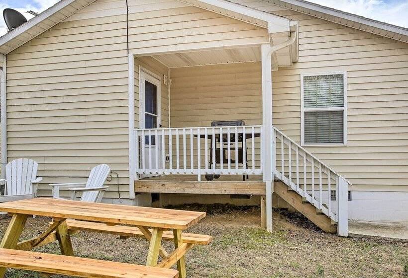 Welcoming Byrdstown Home: Walk To Main St!