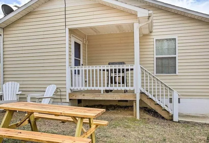 Welcoming Byrdstown Home: Walk To Main St!