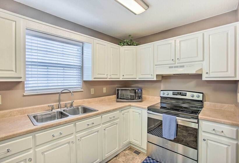 Welcoming Byrdstown Home: Walk To Main St!