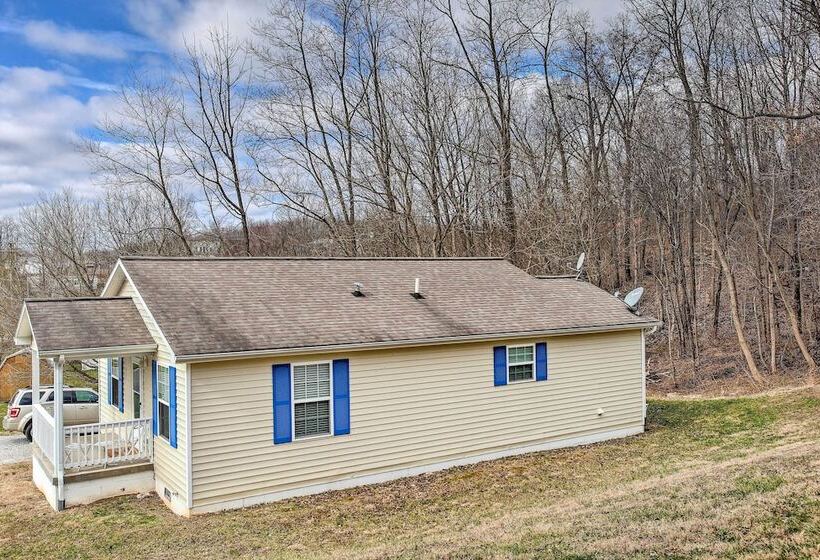 Welcoming Byrdstown Home: Walk To Main St!