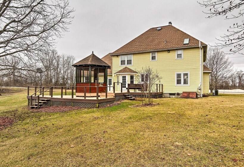 5 Acre Vacation Home W/ Woods & Hiking Ground