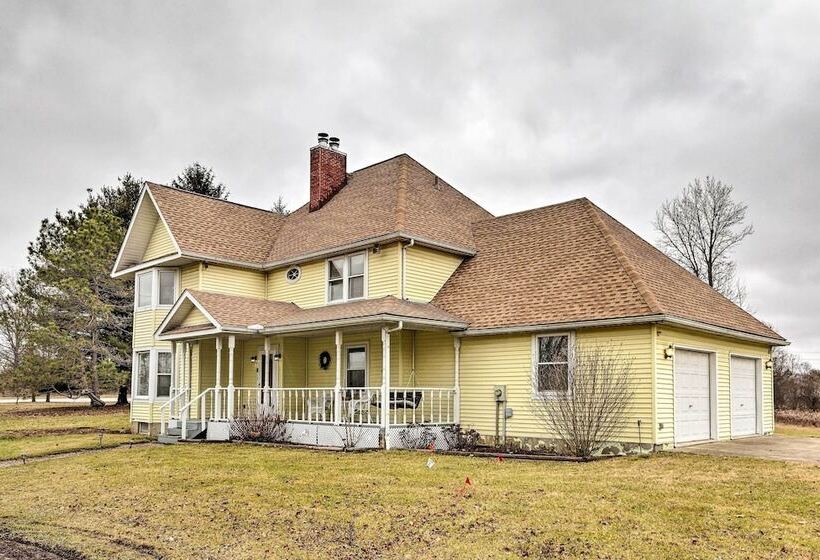 5 Acre Vacation Home W/ Woods & Hiking Ground