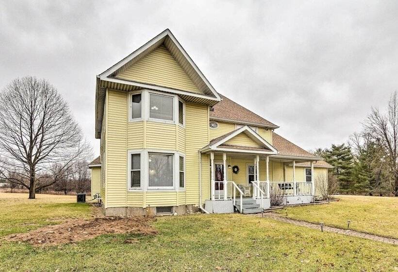 5 Acre Vacation Home W/ Woods & Hiking Ground