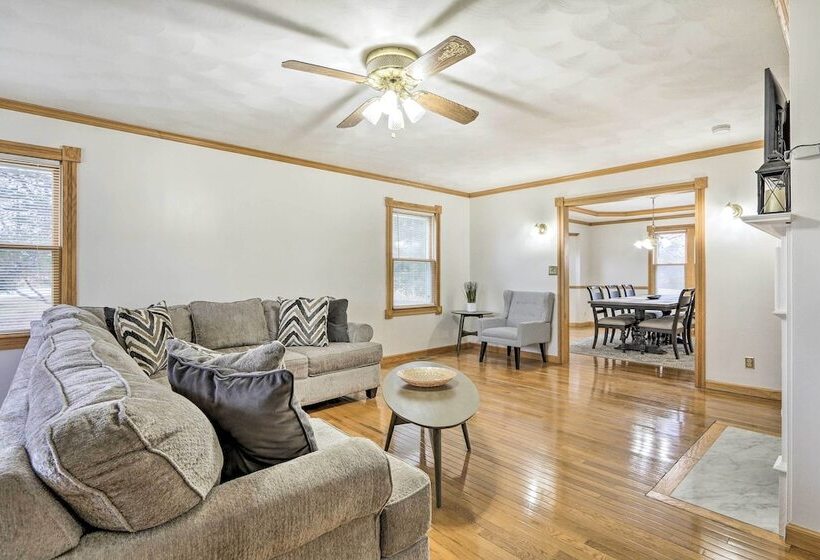 5 Acre Vacation Home W/ Woods & Hiking Ground