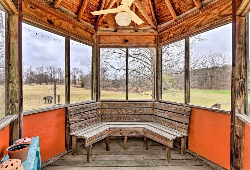 5 Acre Vacation Home W/ Woods & Hiking Ground