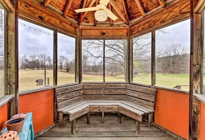 5 Acre Vacation Home W/ Woods & Hiking Ground