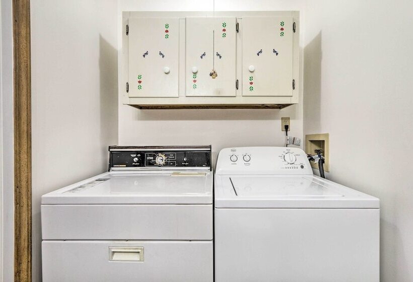 5 Acre Vacation Home W/ Woods & Hiking Ground