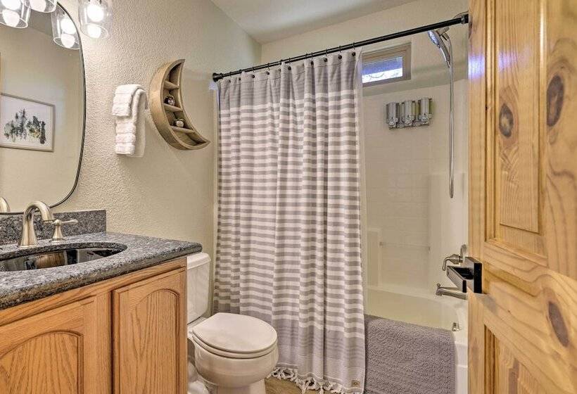 Near Hiking + Wineries: Arnold Cabin W/ Deck!