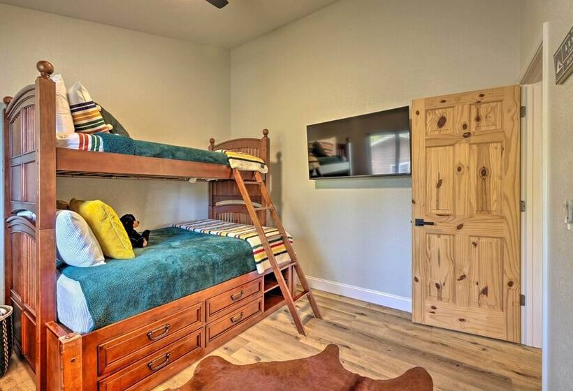 Near Hiking + Wineries: Arnold Cabin W/ Deck!