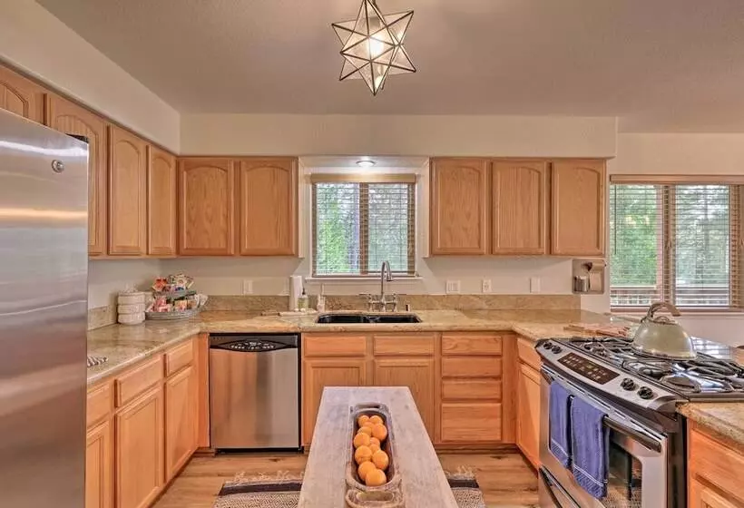 Near Hiking + Wineries: Arnold Cabin W/ Deck!