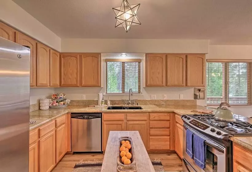 Near Hiking + Wineries: Arnold Cabin W/ Deck!